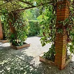 Villa Private With Extensive Gardens And Pool