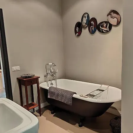 Private With Extensive Gardens And Pool Villa *