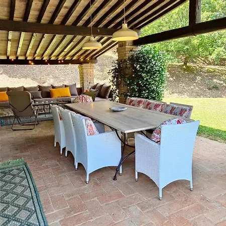 Private With Extensive Gardens And Pool *