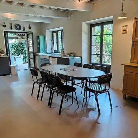 Private With Extensive Gardens And Pool Villa *